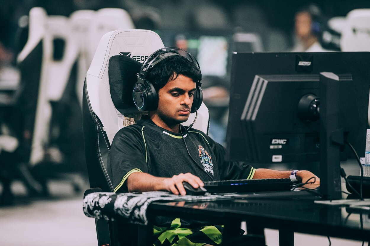 rsz_1file_photo_nihal_sarin_competing_at_esports_world_cup_2025